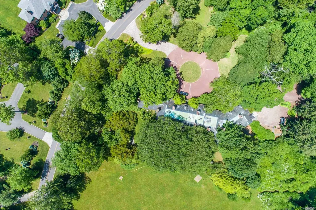 11 Evans Drive Brookville NY 11545