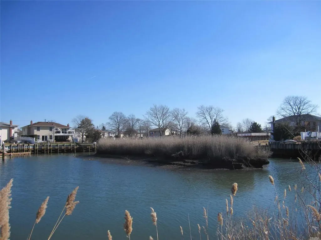 Island Place Seaford NY 11783