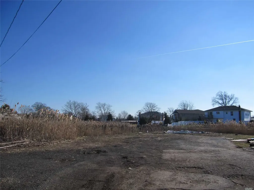 Island Place Seaford NY 11783