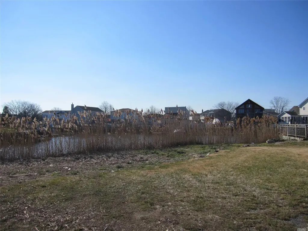 Island Place Seaford NY 11783