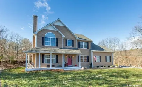 6 Alexandra Court Manorville NY 11949