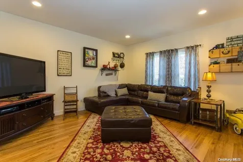 6 Alexandra Court Manorville NY 11949