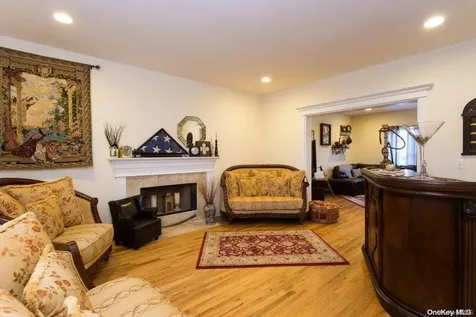 6 Alexandra Court Manorville NY 11949