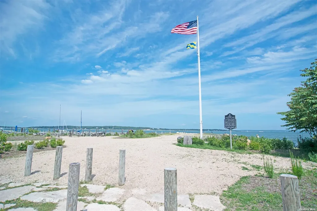 640 Orchard Street New Suffolk NY 11956