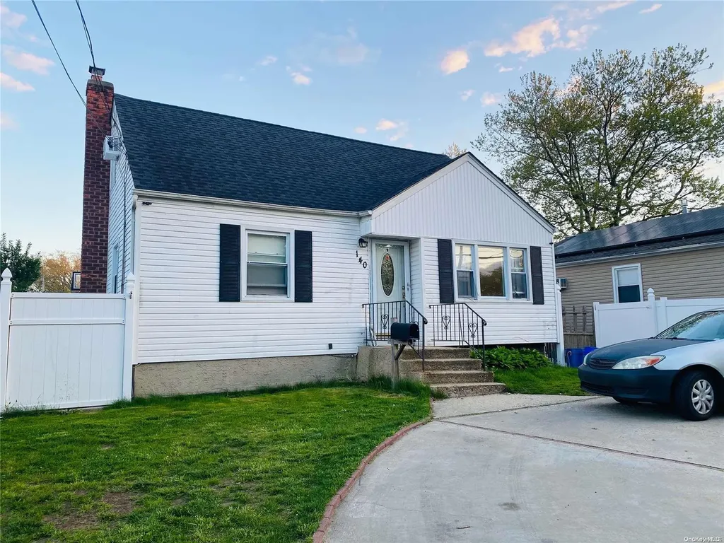 140 Arnold Avenue West Babylon NY 11704