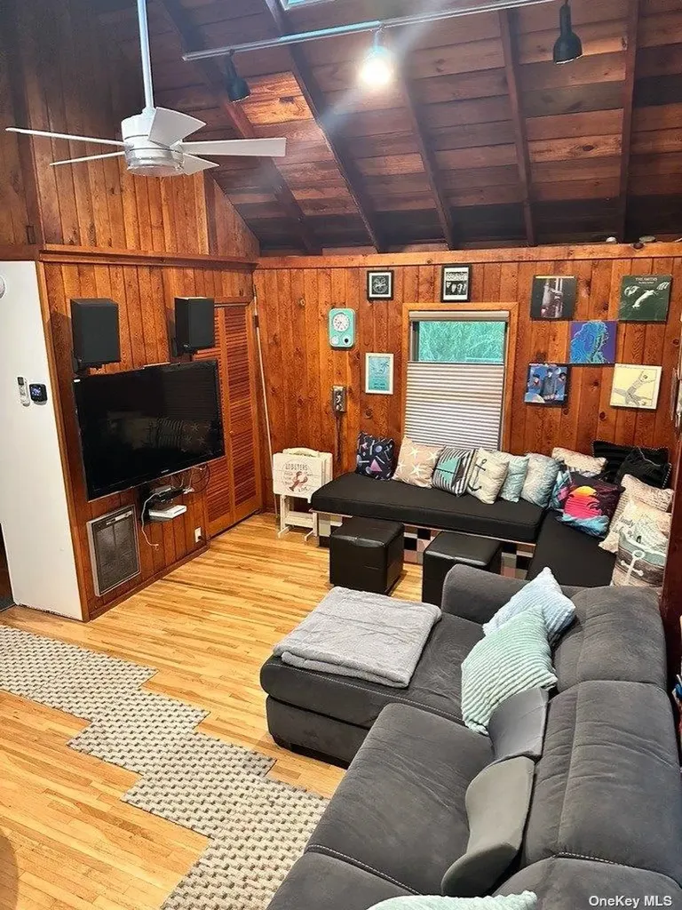 180 Clipper Road Ocean Beach NY 11770