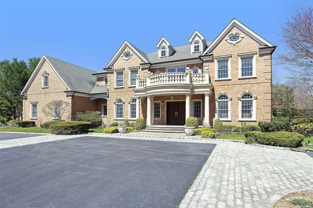 40 Hunters Drive Syosset NY 11791