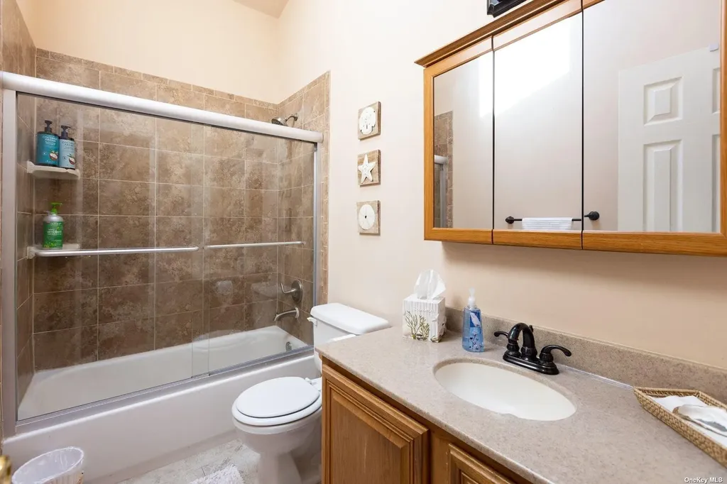 400 Wells Road Laurel NY 11948