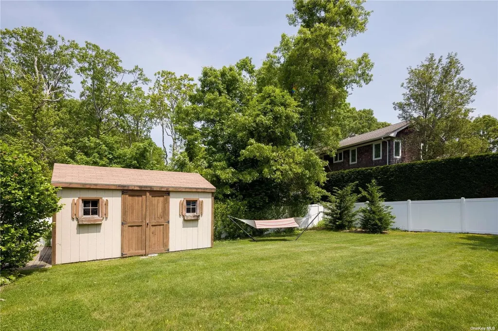 400 Wells Road Laurel NY 11948