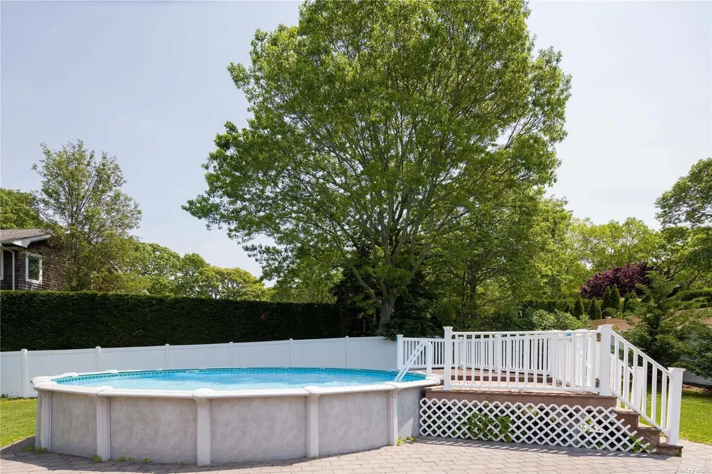 400 Wells Road Laurel NY 11948