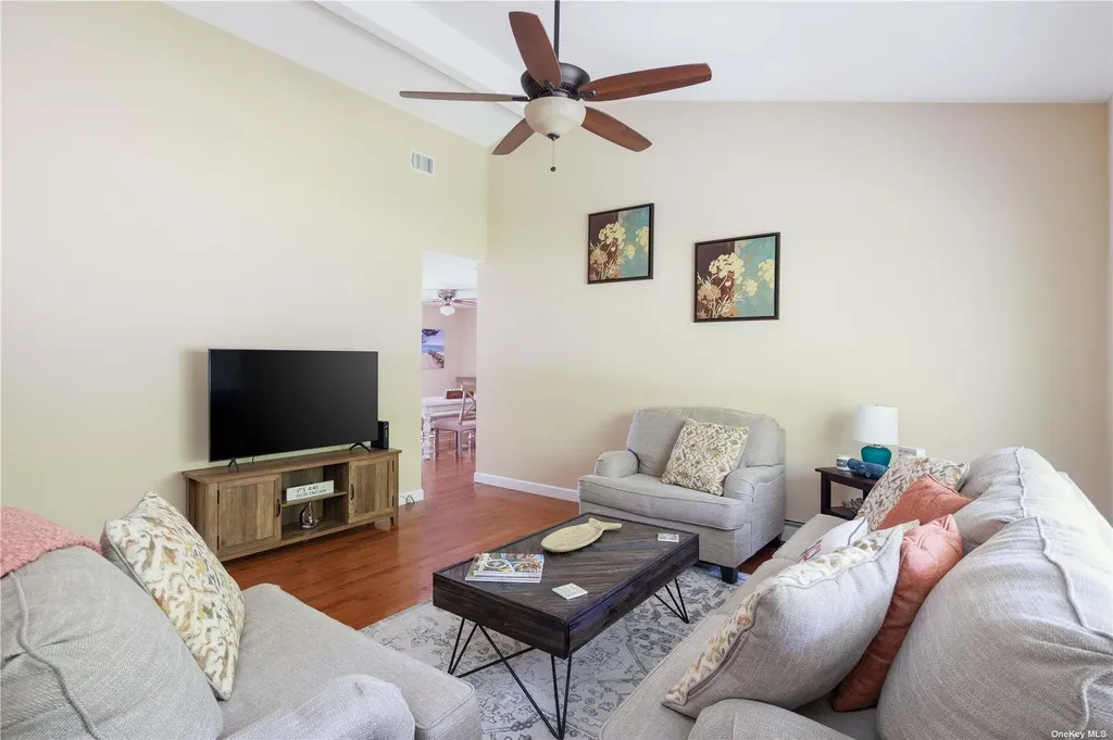 400 Wells Road Laurel NY 11948
