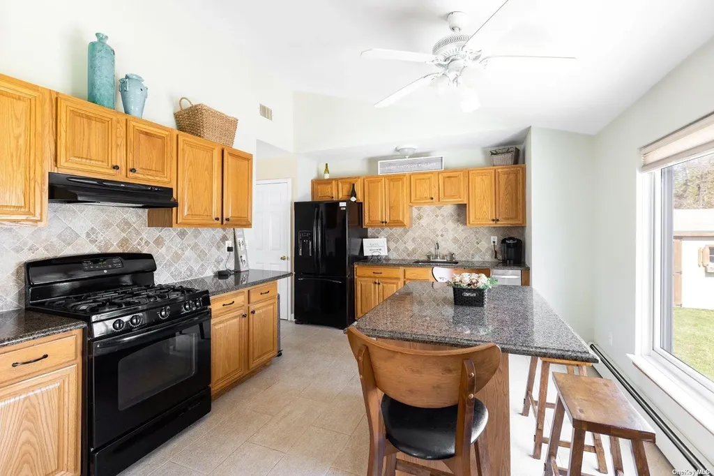 400 Wells Road Laurel NY 11948