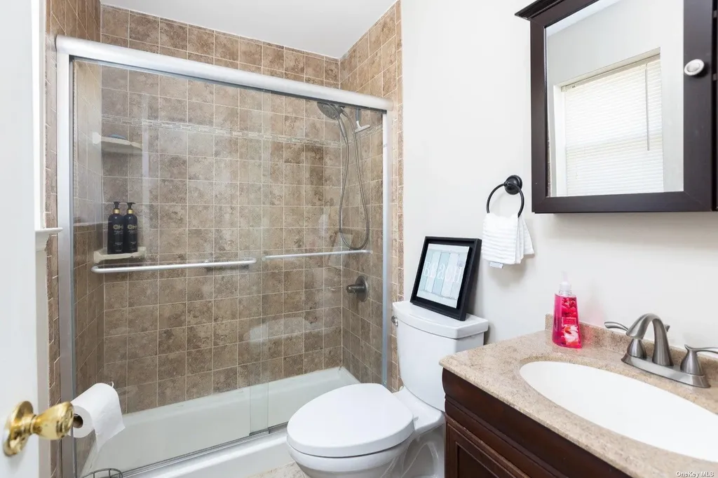 400 Wells Road Laurel NY 11948