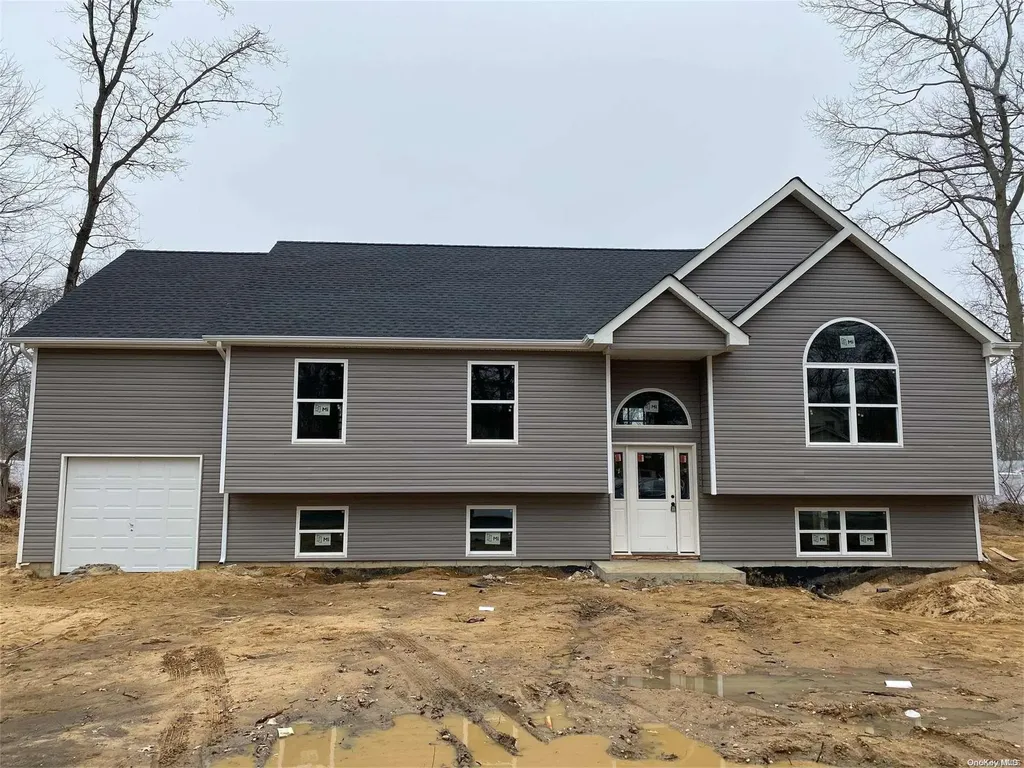 63 Maple Wood Lane Riverhead NY 11901