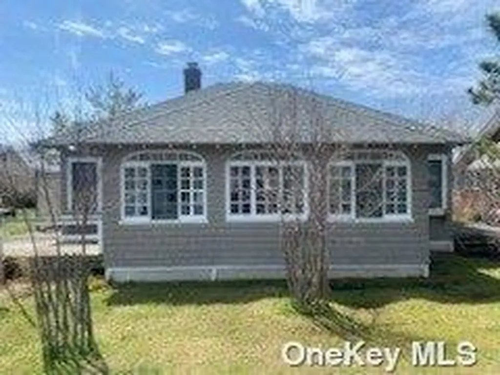 102 Marine Walk Saltaire NY 11706