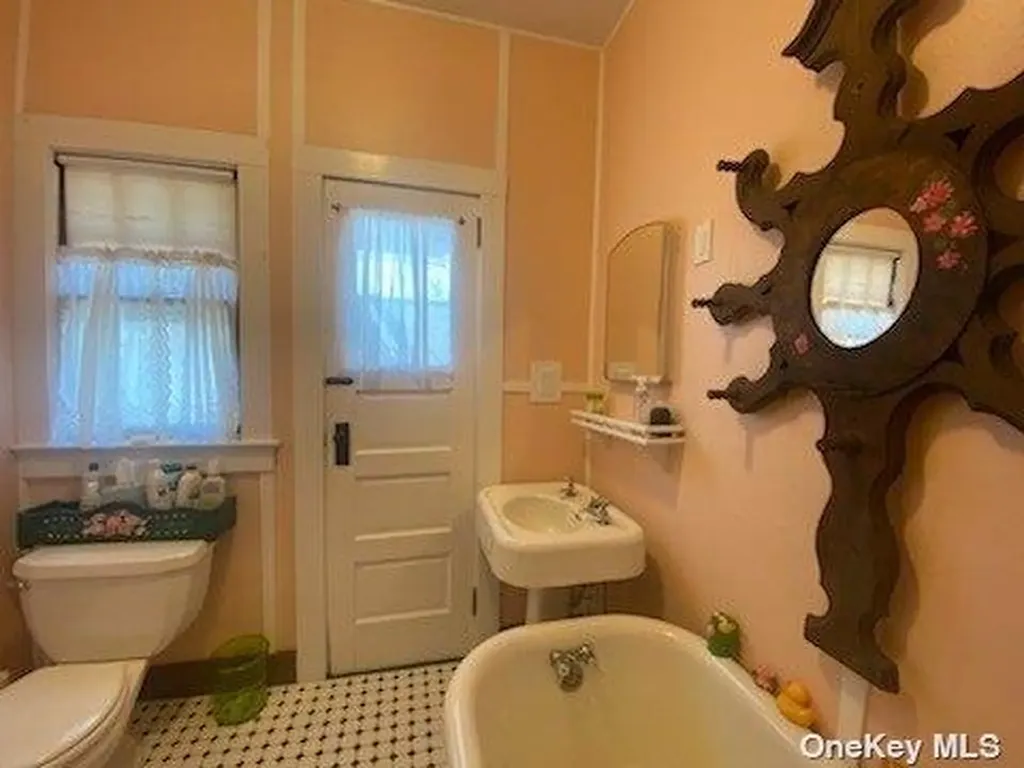 102 Marine Walk Saltaire NY 11706