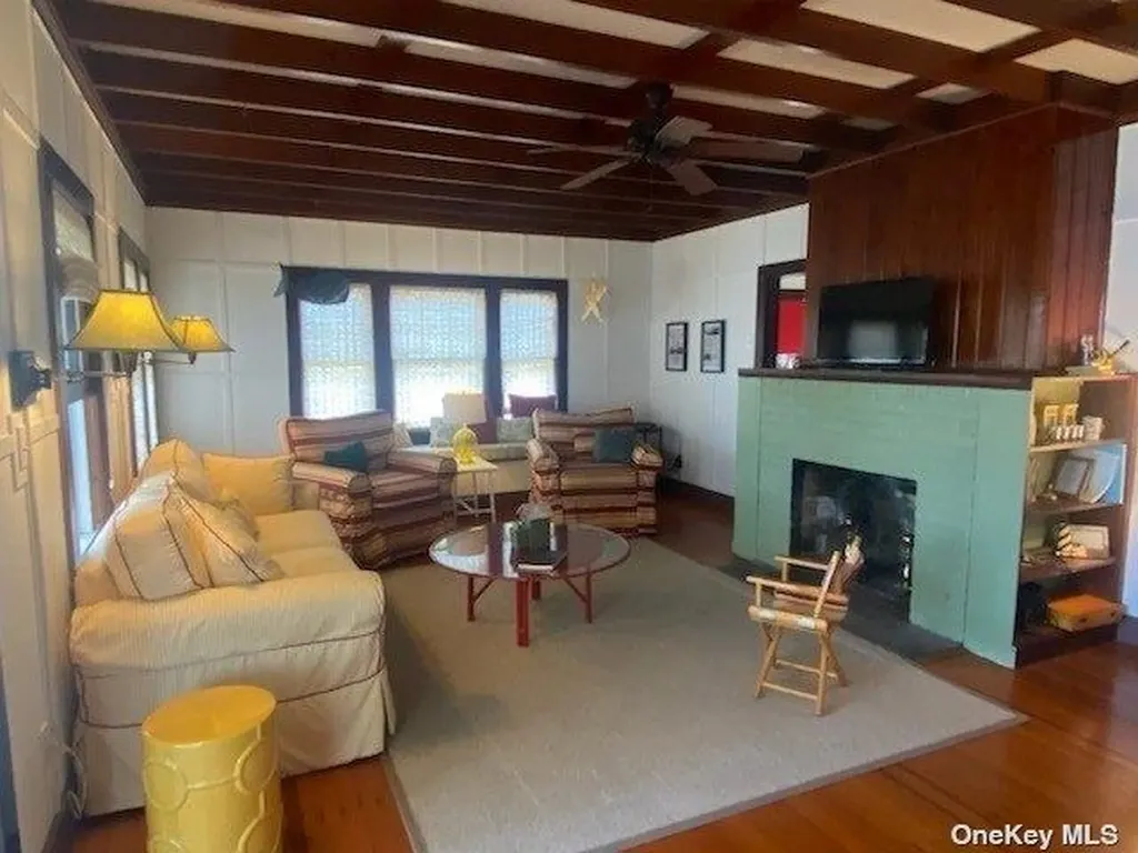 102 Marine Walk Saltaire NY 11706
