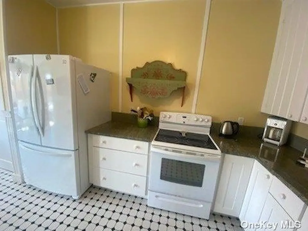 102 Marine Walk Saltaire NY 11706