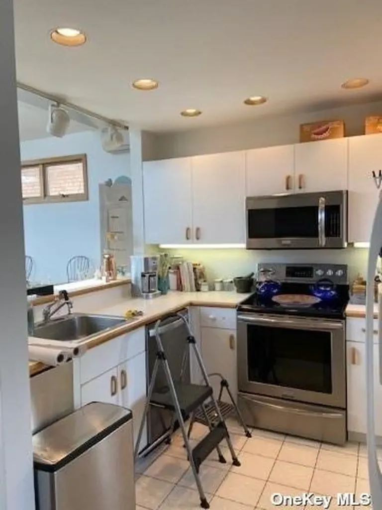 736 Ocean Breeze Ocean Beach NY 11770