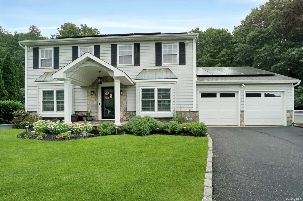 43 Amsterdam Road Smithtown NY 11787