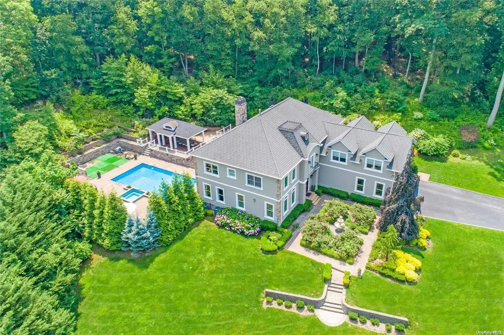 302 E Main Street Centerport NY 11721