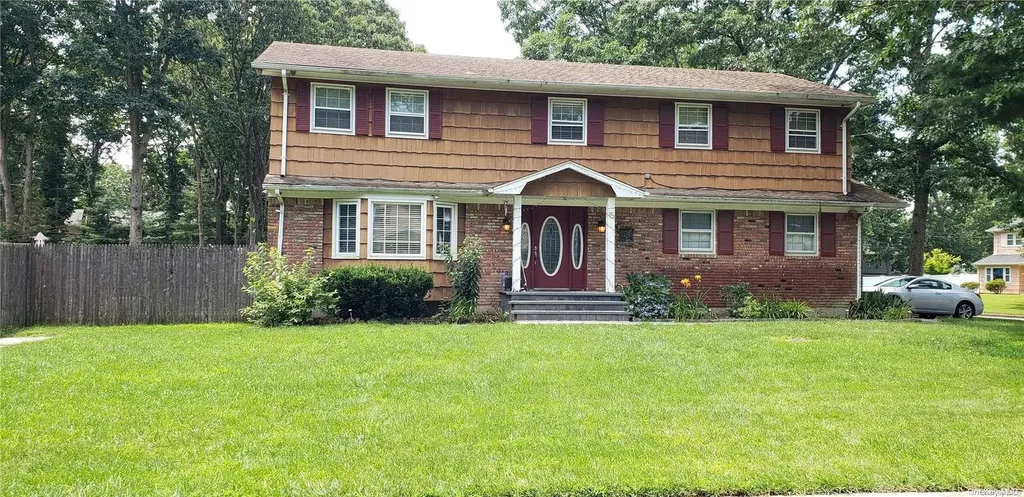15 Pine Street Commack NY 11725