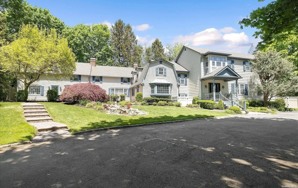 90 Hegemans Lane Glen Head NY 11545