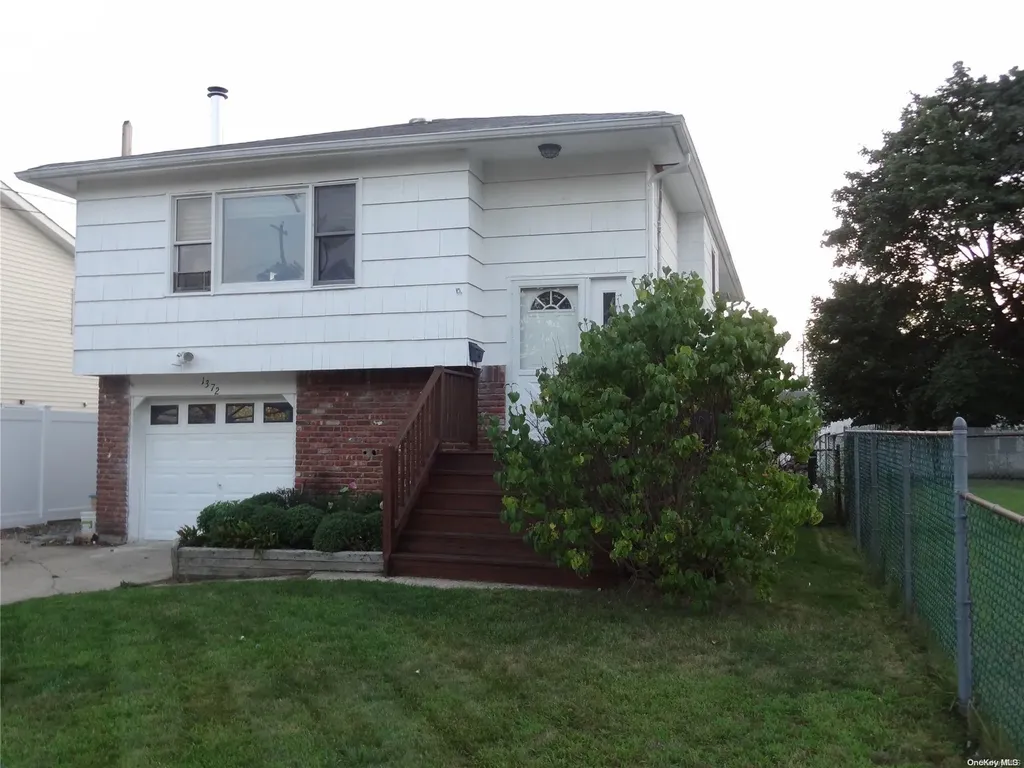 1372 Lombardy Boulevard Bay Shore NY 11706