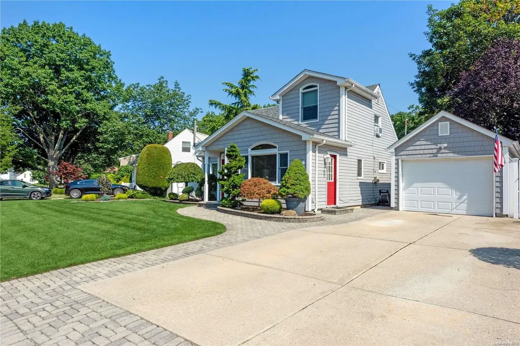 37 Azalea Road Levittown NY 11756