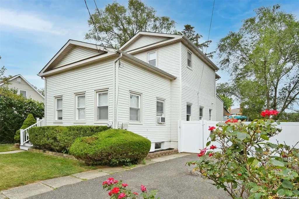 96 Garretson Avenue Islip NY 11751