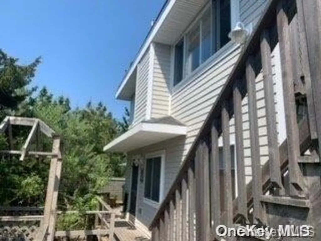 39 Midway Walk Atlantique NY 11706