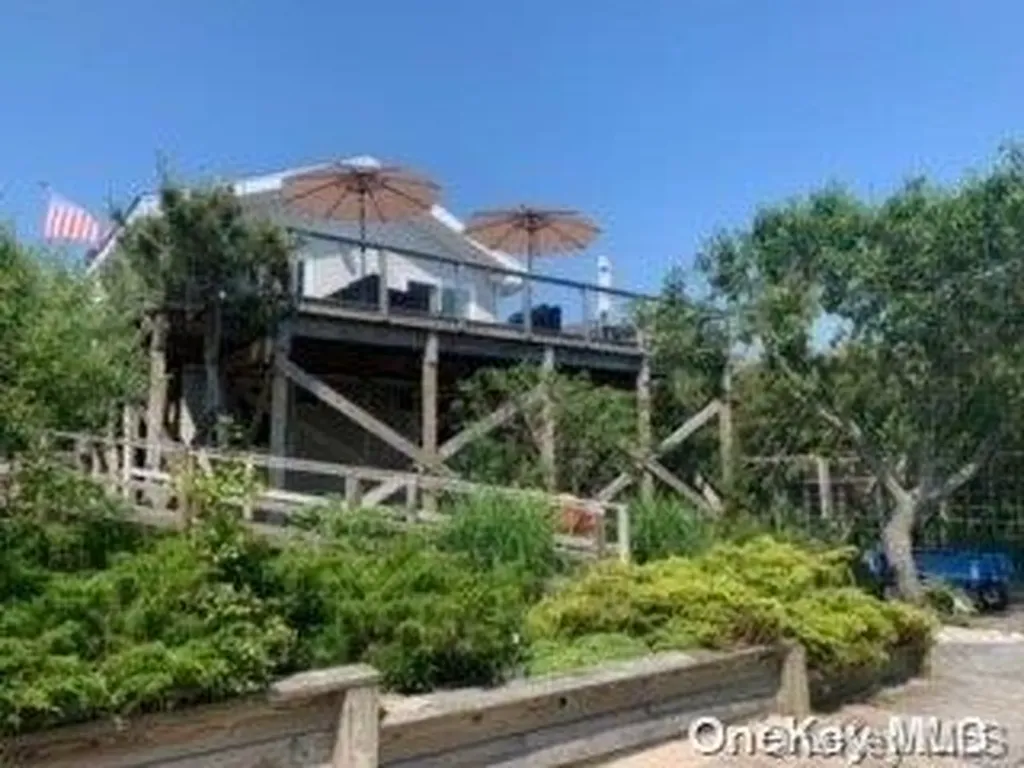 39 Midway Walk Atlantique NY 11706