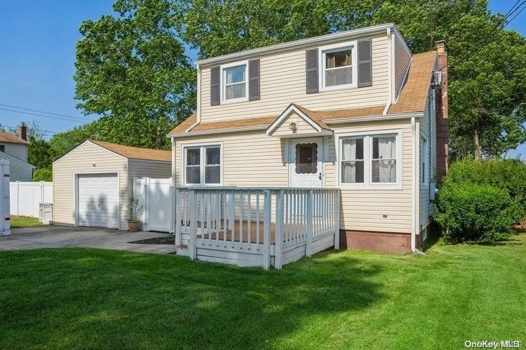 91 Smith Avenue Holbrook NY 11741