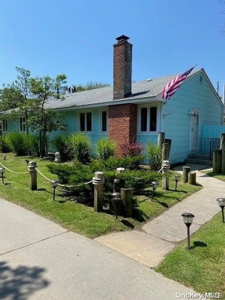 664 Ocean Breeze Ocean Beach NY 11770