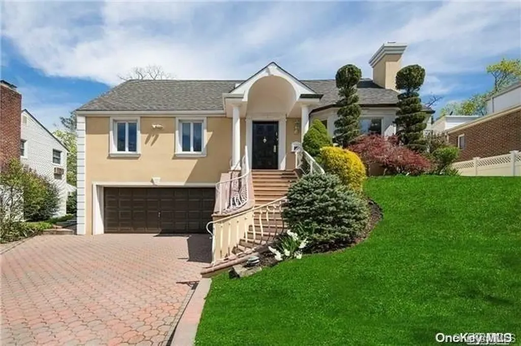 19 Colgate Road Great Neck NY 11023