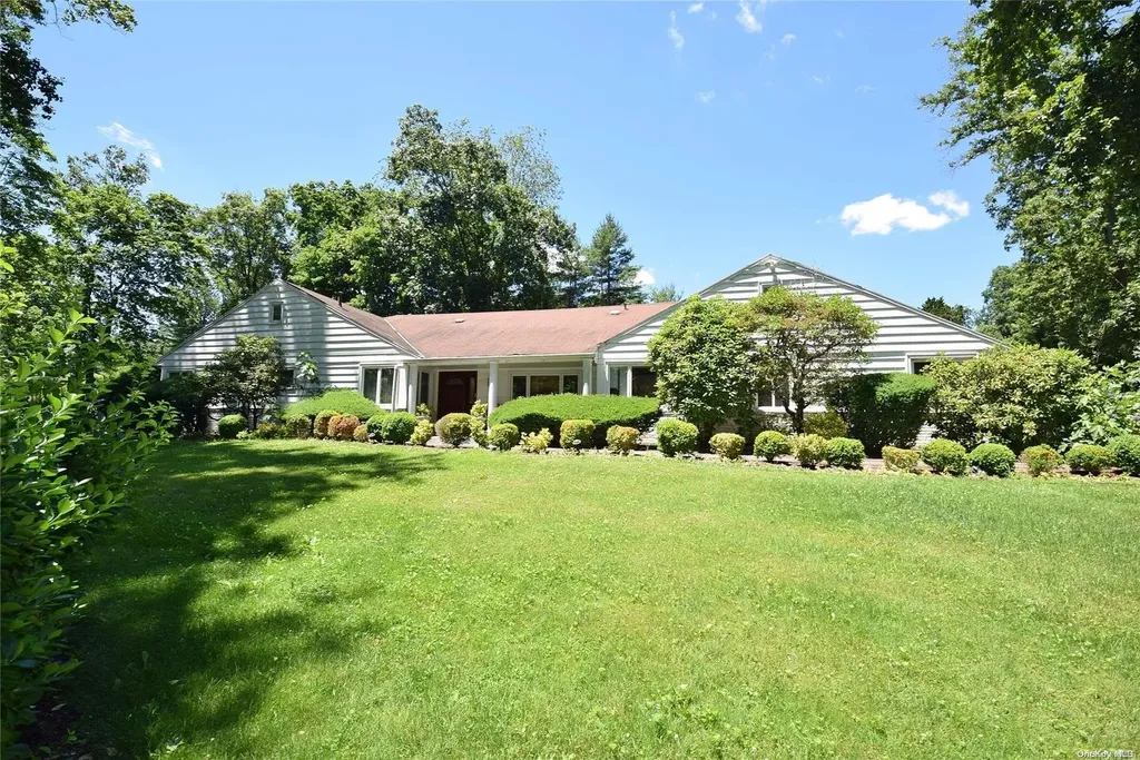 14 Cherry Lane Great Neck NY 11024