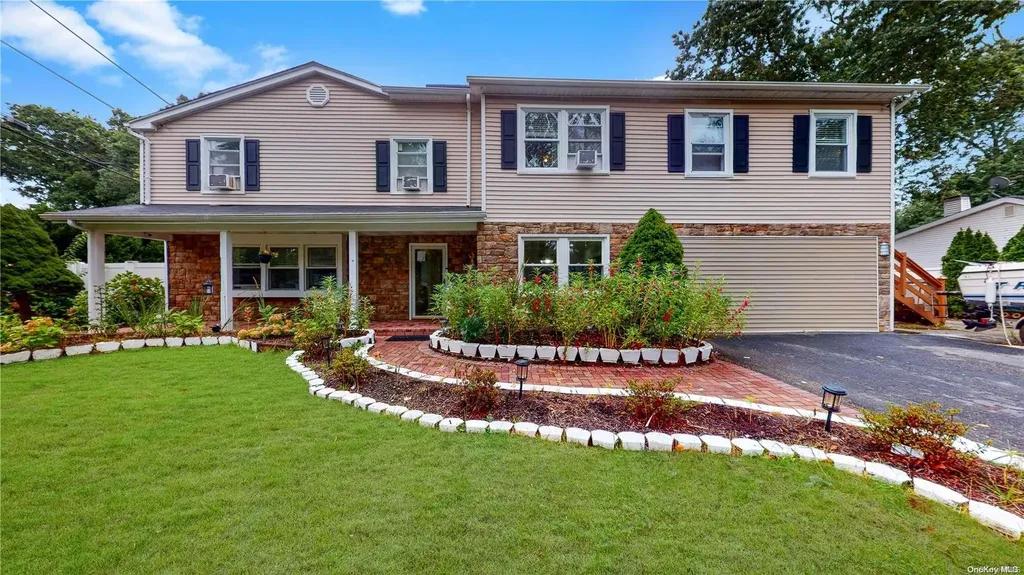 5 Pennaquid Road Coram NY 11727