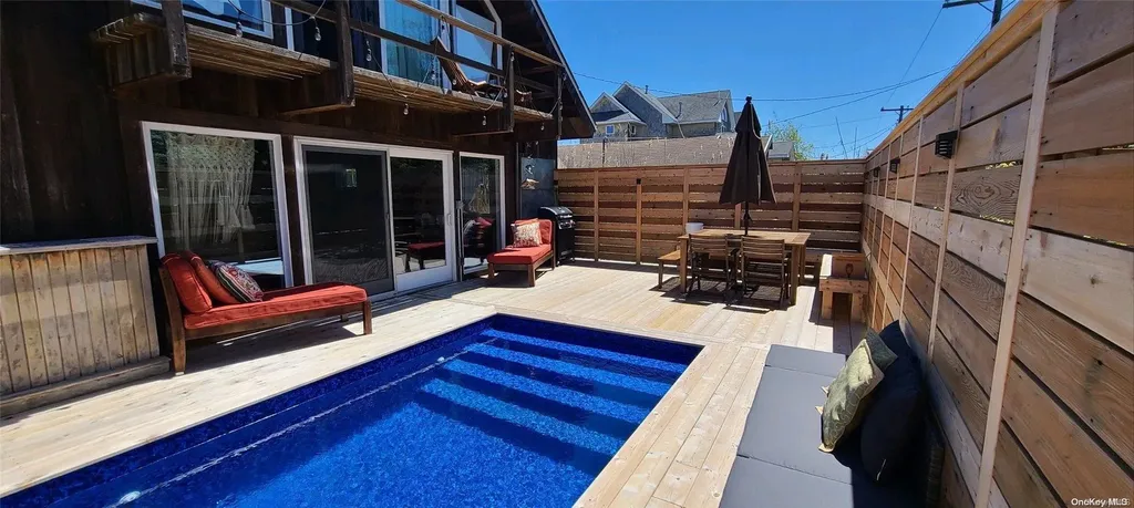 17 Bungalow Walk Ocean Beach NY 11770