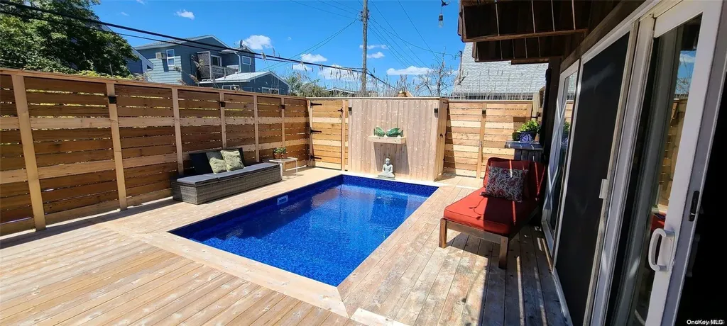 17 Bungalow Walk Ocean Beach NY 11770