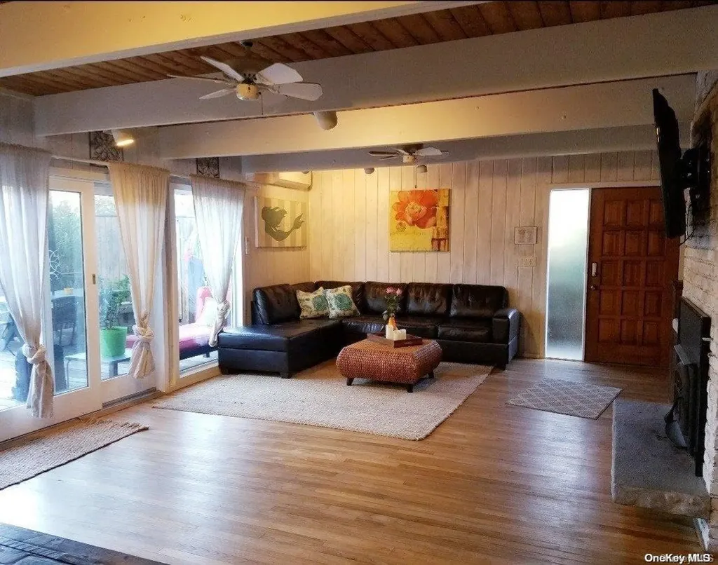 17 Bungalow Walk Ocean Beach NY 11770