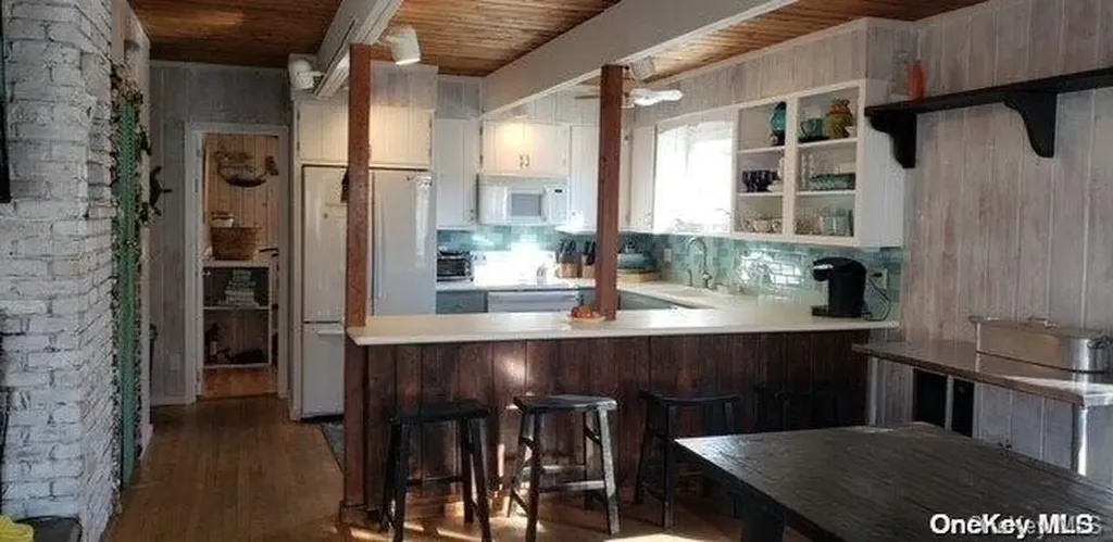 17 Bungalow Walk Ocean Beach NY 11770