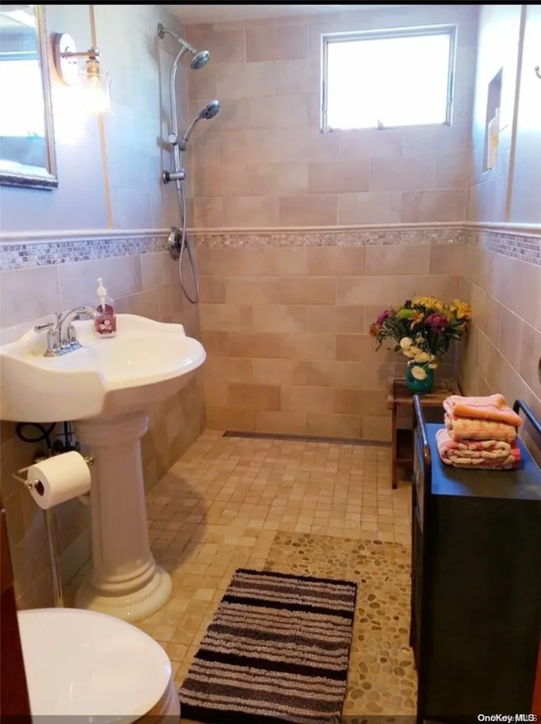 17 Bungalow Walk Ocean Beach NY 11770