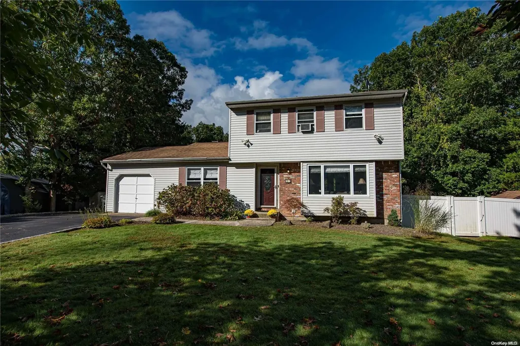 12 Ashford Drive Ridge NY 11961