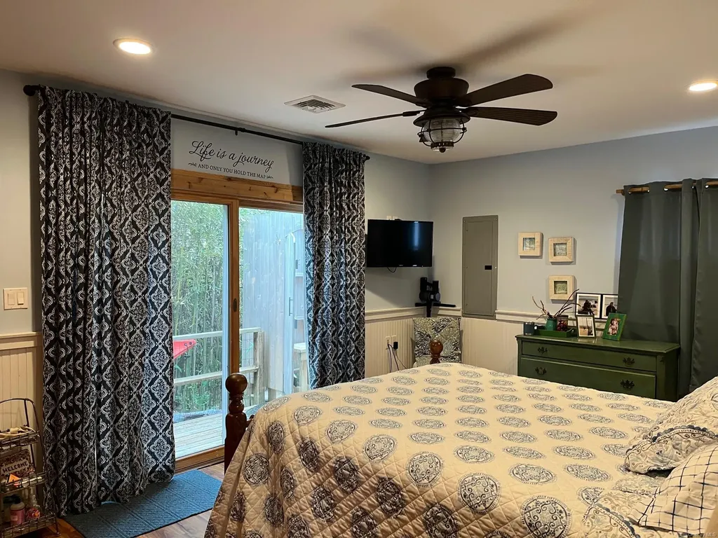 142 Bungalow Ocean Beach NY 11770