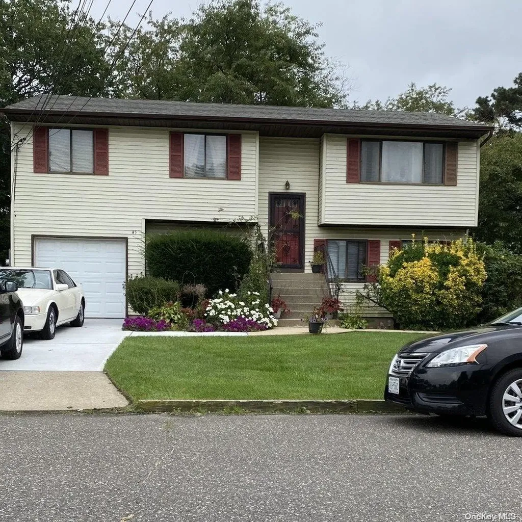 45 Scott Avenue Deer Park NY 11729