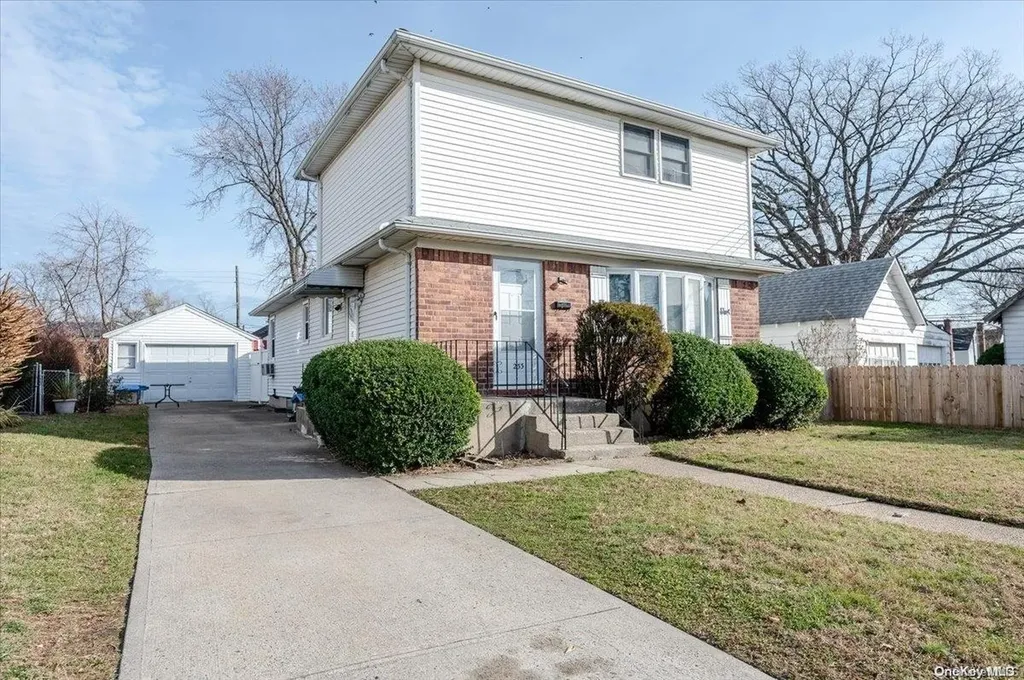 233 Meyer Avenue Valley Stream NY 11580