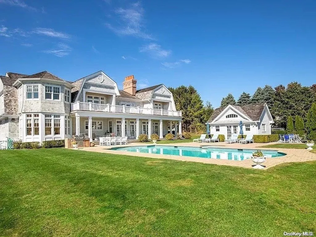 37 Parrish Pond Lane Southampton NY 11968