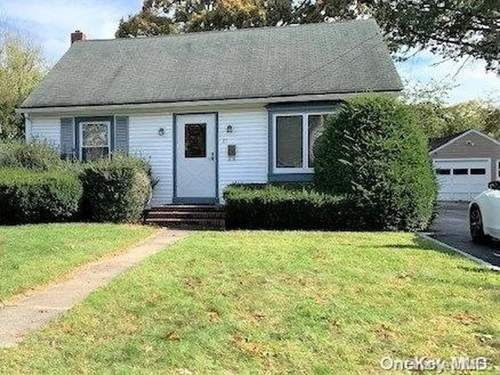 21 Walnut Avenue Patchogue NY 11772