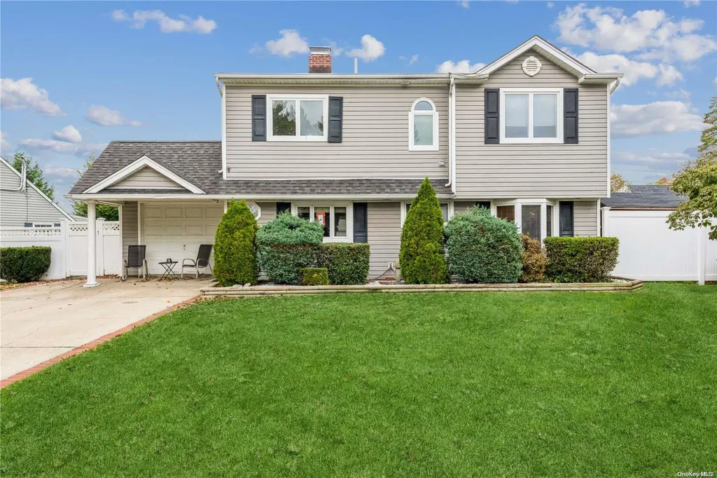 15 Elbow Lane Levittown NY 11756