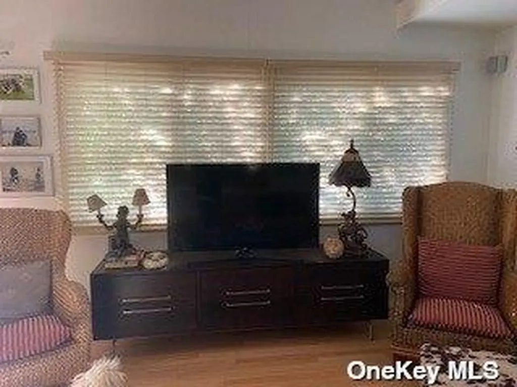 270 Cottage Walk Ocean Beach NY 11770